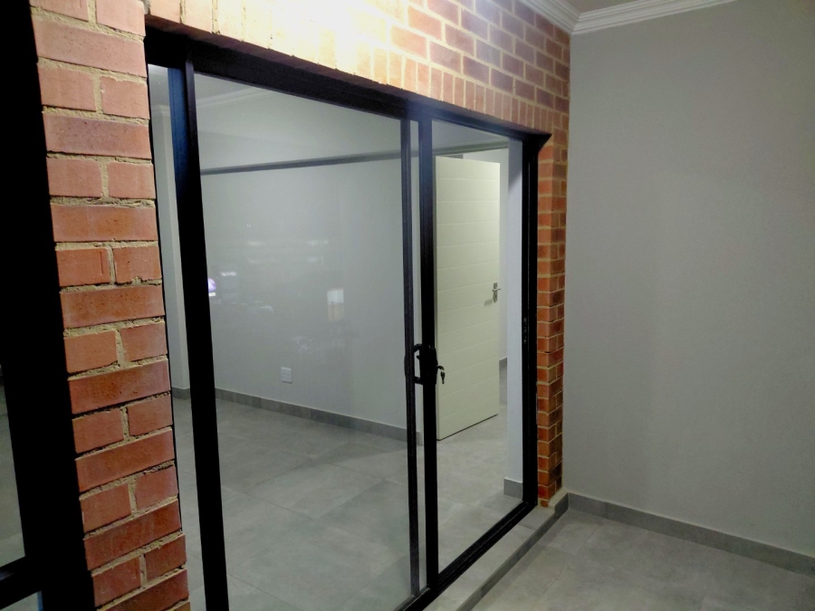 To Let 2 Bedroom Property for Rent in Waverley Gauteng