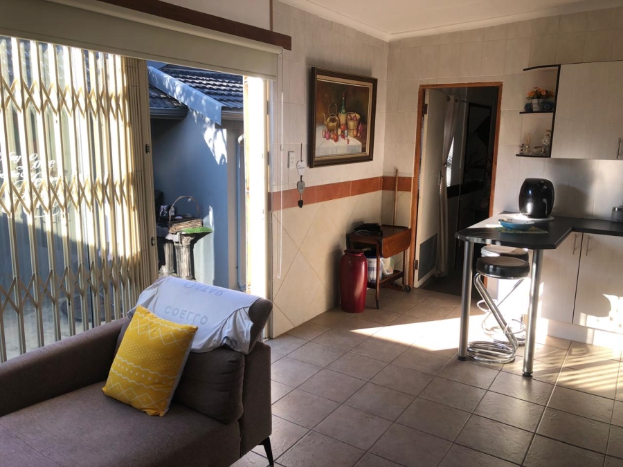 To Let 1 Bedroom Property for Rent in Ridgeway Gauteng