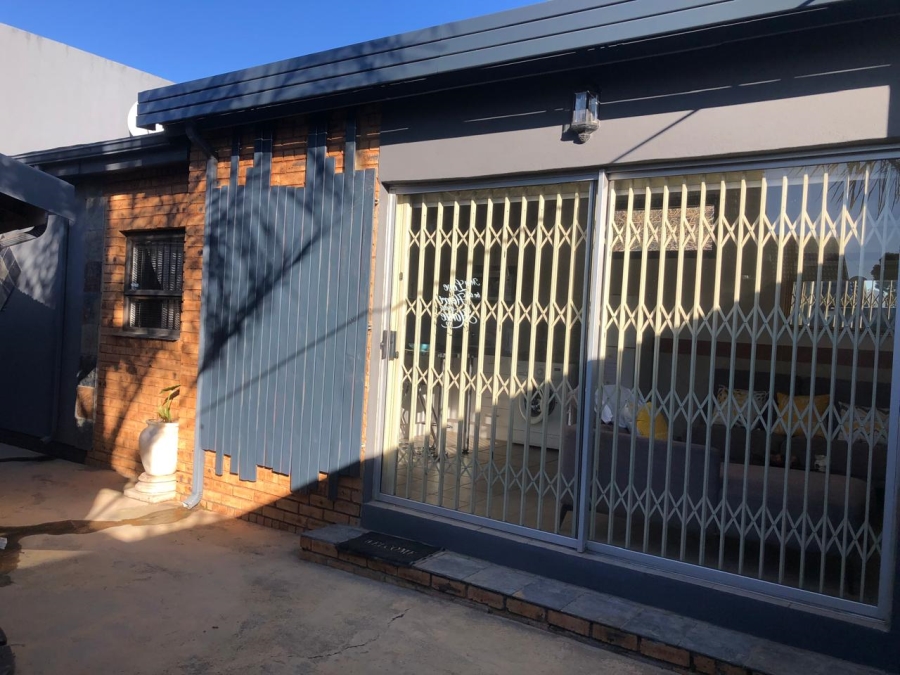 To Let 1 Bedroom Property for Rent in Ridgeway Gauteng
