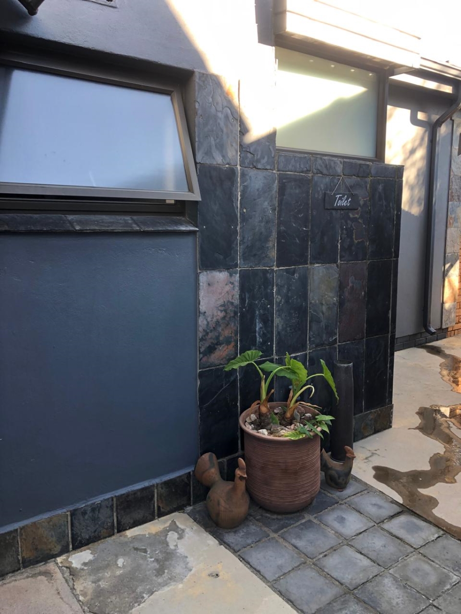To Let 1 Bedroom Property for Rent in Ridgeway Gauteng