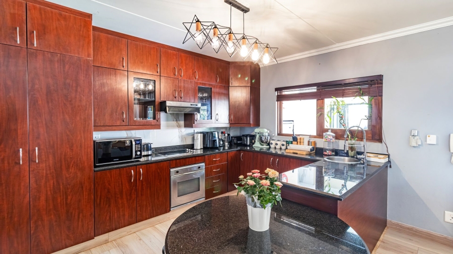 To Let 3 Bedroom Property for Rent in Glenvista Gauteng