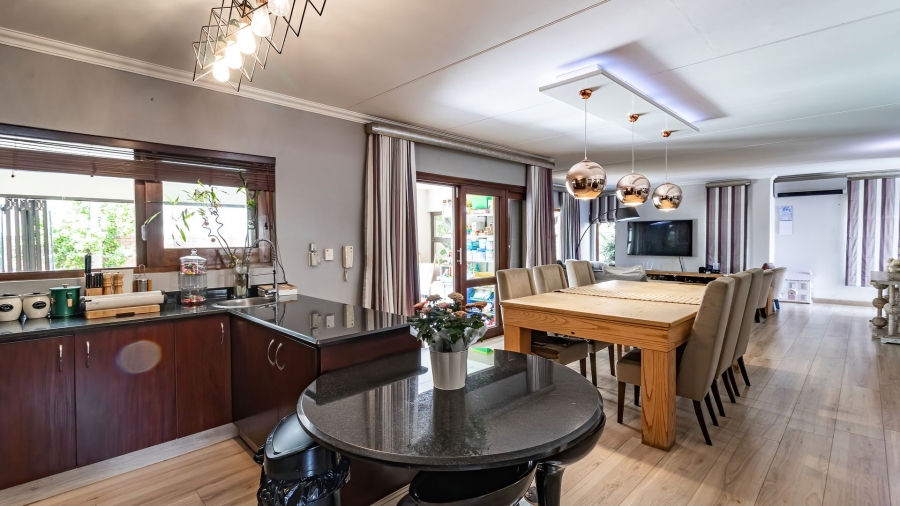 To Let 3 Bedroom Property for Rent in Glenvista Gauteng
