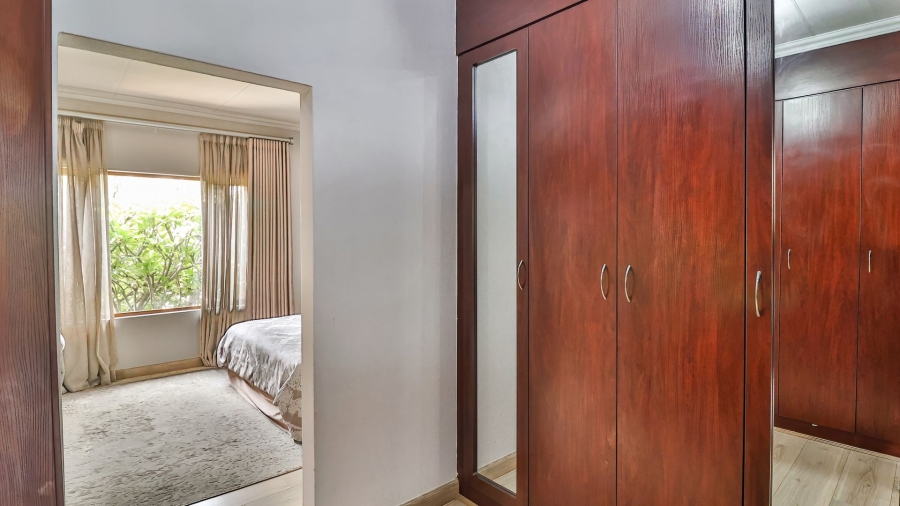 To Let 3 Bedroom Property for Rent in Glenvista Gauteng