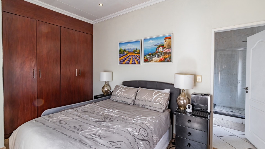 To Let 3 Bedroom Property for Rent in Glenvista Gauteng