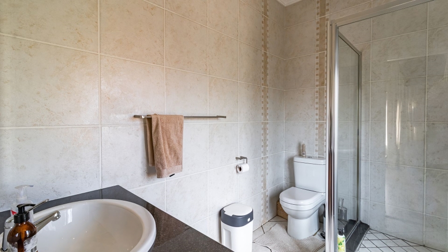 To Let 3 Bedroom Property for Rent in Glenvista Gauteng