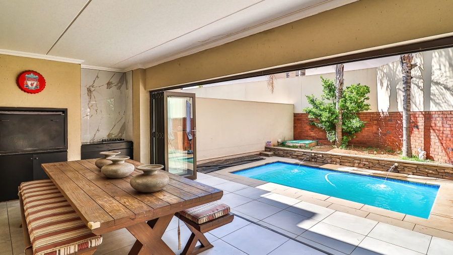 To Let 3 Bedroom Property for Rent in Glenvista Gauteng