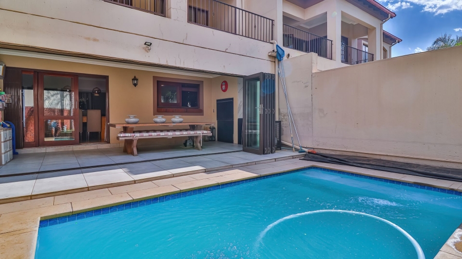 To Let 3 Bedroom Property for Rent in Glenvista Gauteng