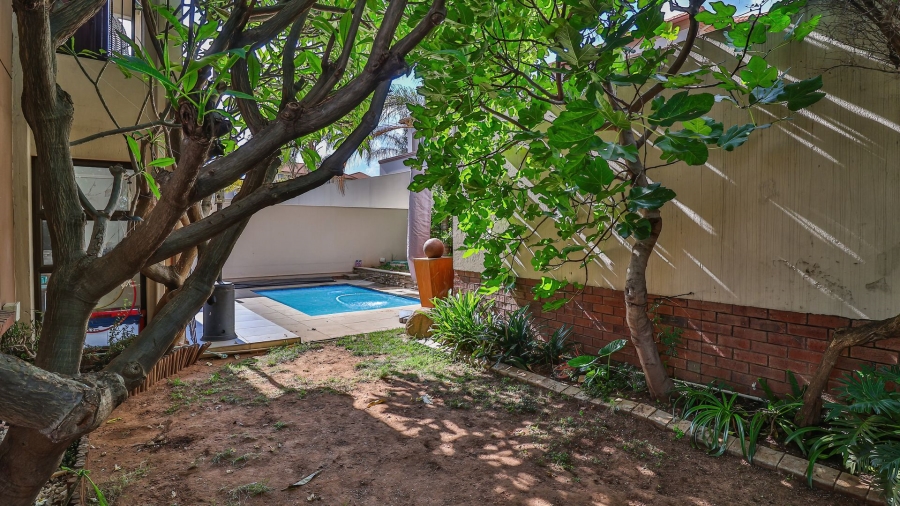 To Let 3 Bedroom Property for Rent in Glenvista Gauteng