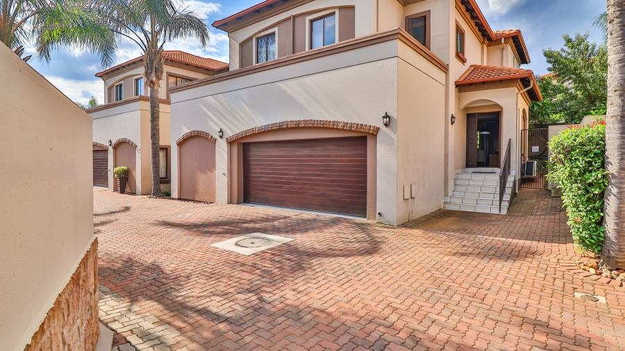To Let 3 Bedroom Property for Rent in Glenvista Gauteng