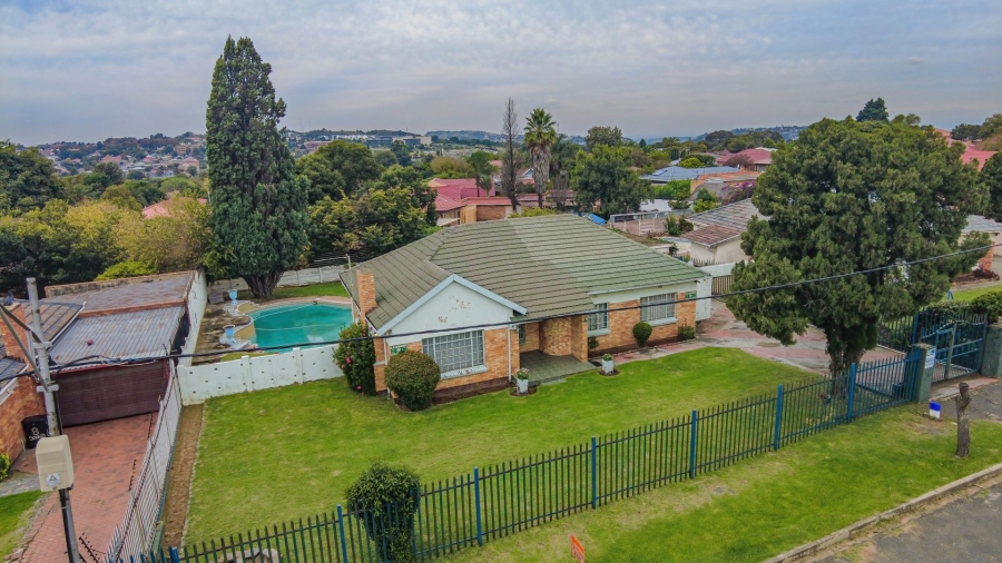 To Let 3 Bedroom Property for Rent in Chrisville Gauteng