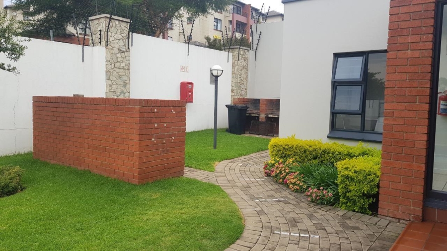 1 Bedroom Property for Sale in Oakdene Gauteng