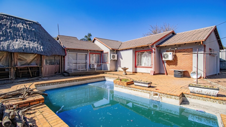 3 Bedroom Property for Sale in Glen Marais Gauteng