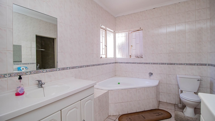 3 Bedroom Property for Sale in Glen Marais Gauteng
