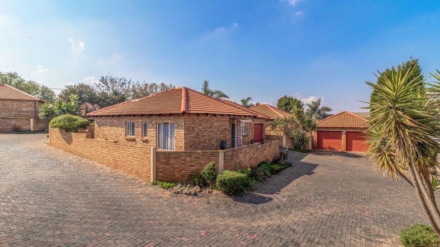 2 Bedroom Property for Sale in Wilgeheuwel Gauteng