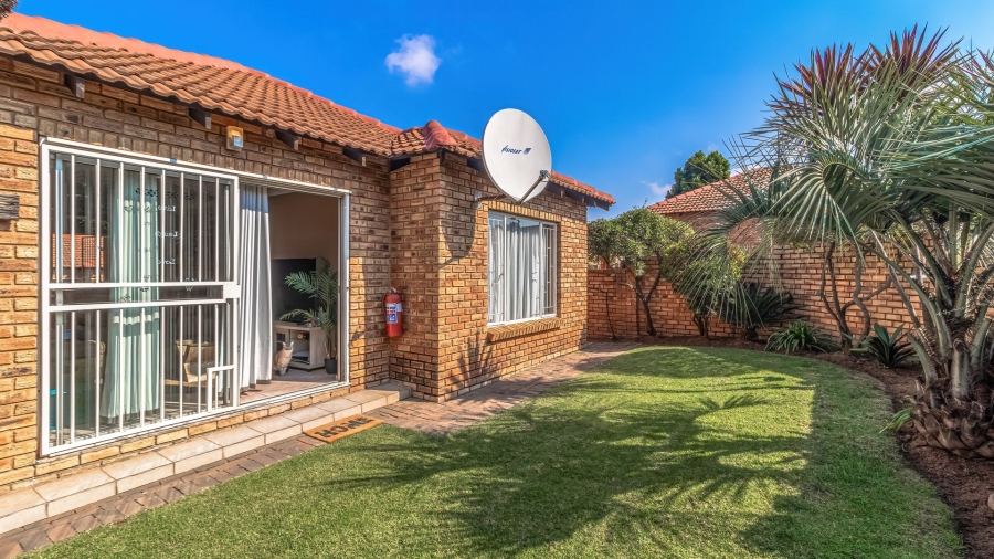 2 Bedroom Property for Sale in Wilgeheuwel Gauteng