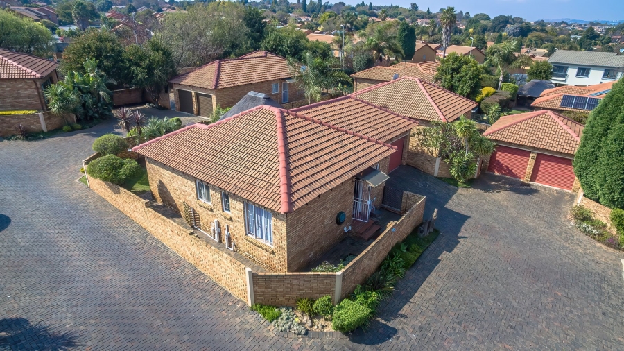 2 Bedroom Property for Sale in Wilgeheuwel Gauteng