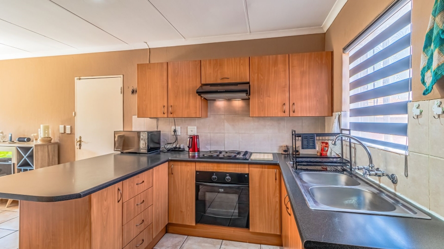 2 Bedroom Property for Sale in Wilgeheuwel Gauteng