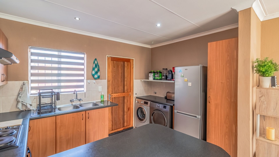 2 Bedroom Property for Sale in Wilgeheuwel Gauteng