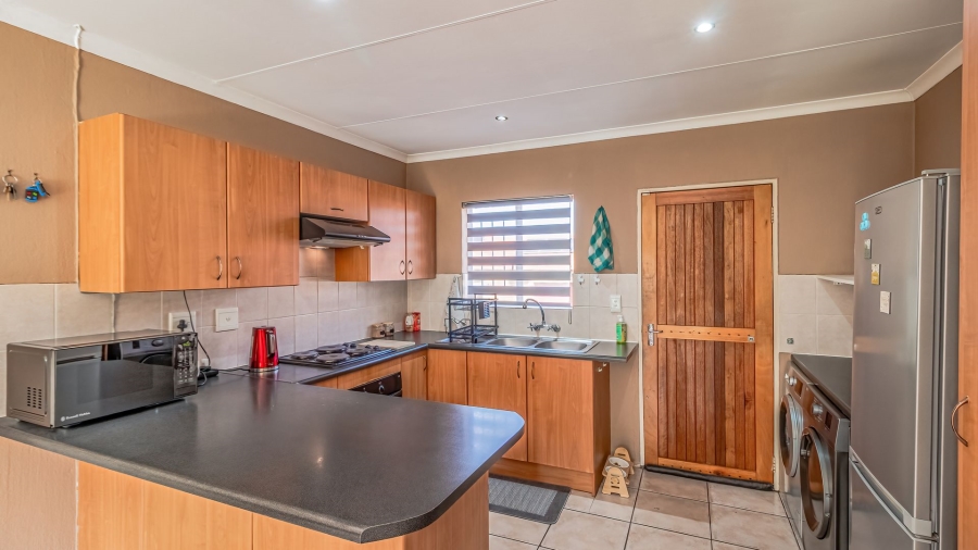 2 Bedroom Property for Sale in Wilgeheuwel Gauteng