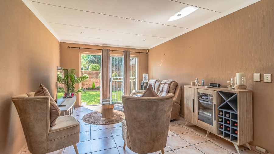 2 Bedroom Property for Sale in Wilgeheuwel Gauteng