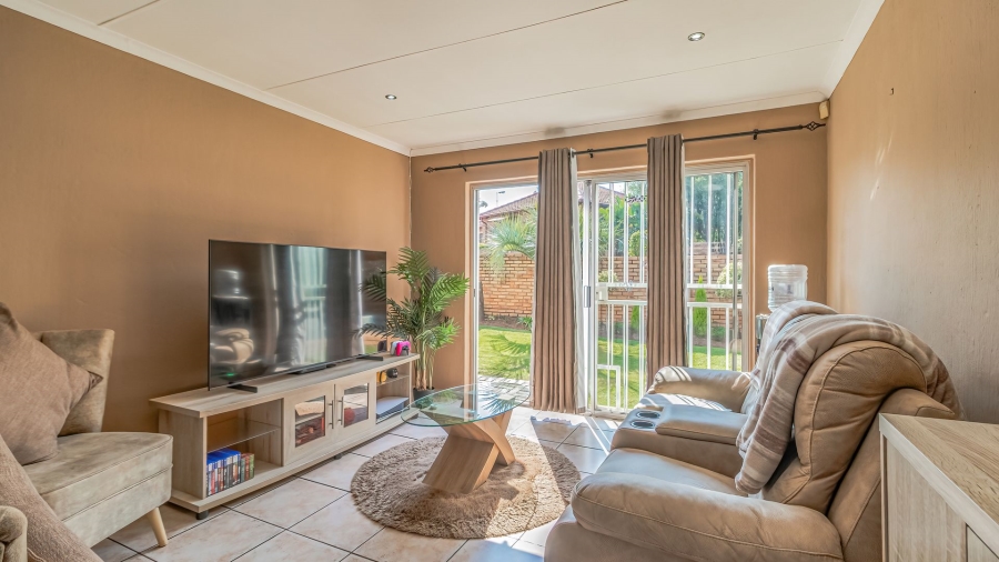 2 Bedroom Property for Sale in Wilgeheuwel Gauteng