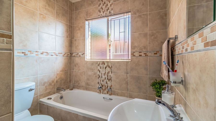 2 Bedroom Property for Sale in Wilgeheuwel Gauteng