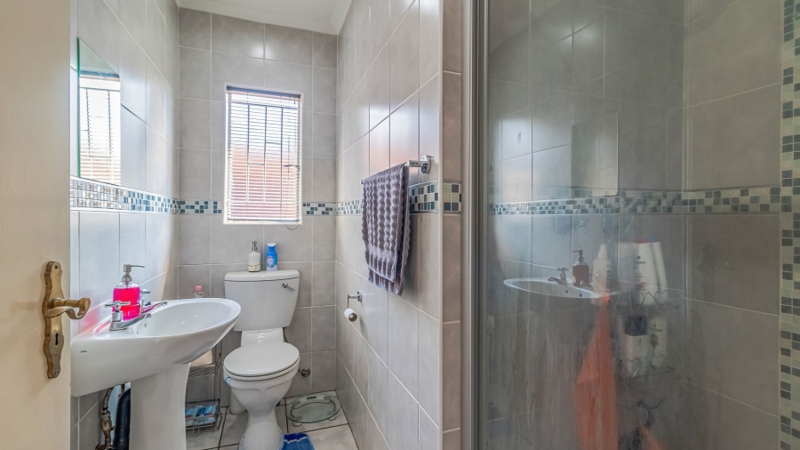 2 Bedroom Property for Sale in Wilgeheuwel Gauteng