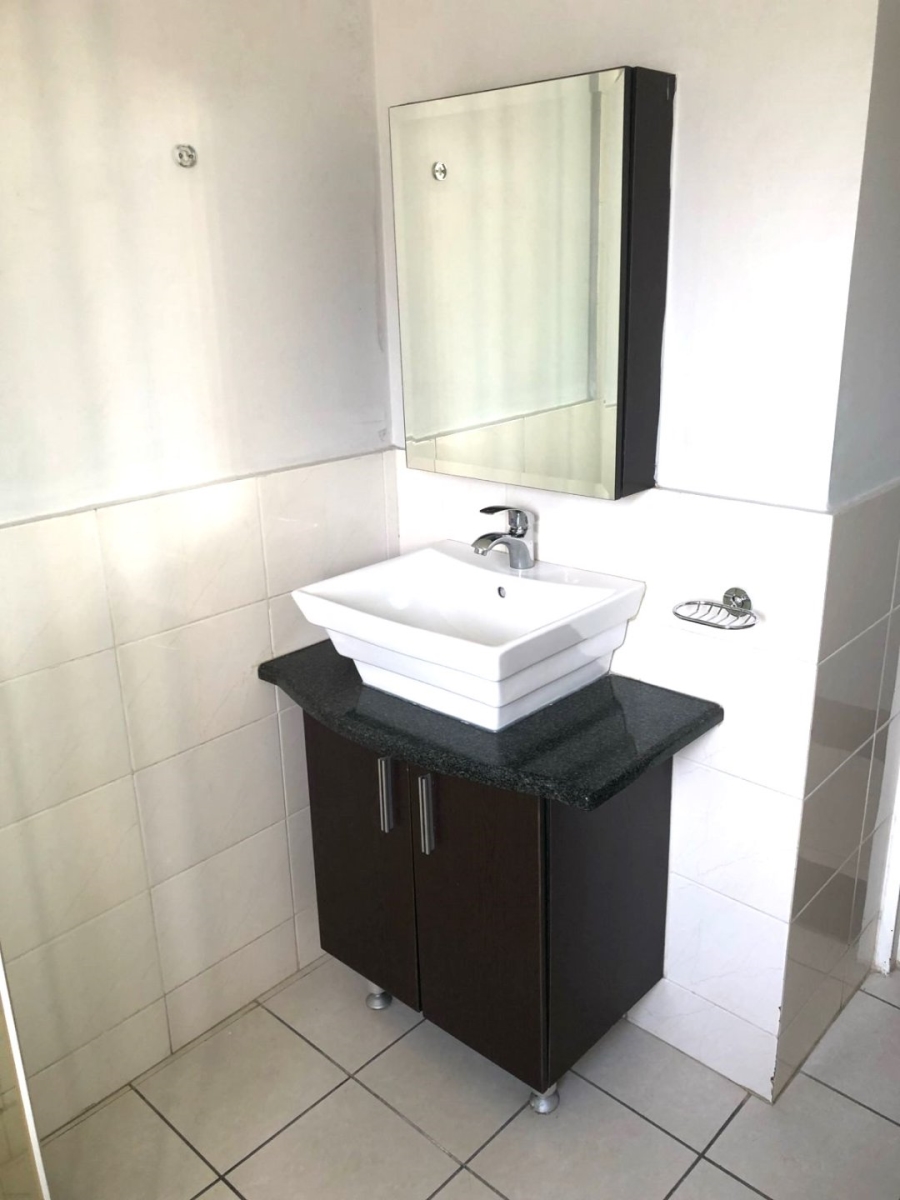 2 Bedroom Property for Sale in Noordwyk Gauteng