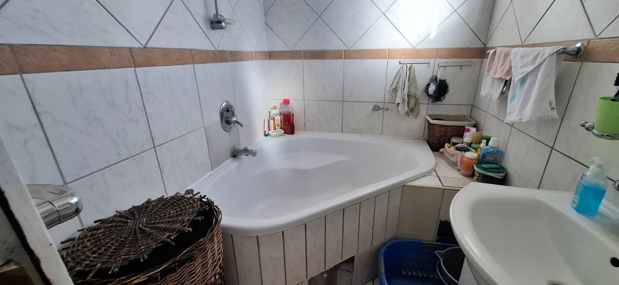 2 Bedroom Property for Sale in Gezina Gauteng