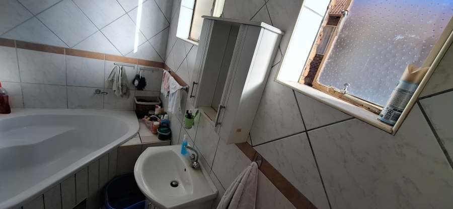 2 Bedroom Property for Sale in Gezina Gauteng