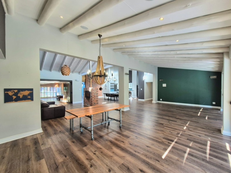 5 Bedroom Property for Sale in Woodhill Estate Gauteng