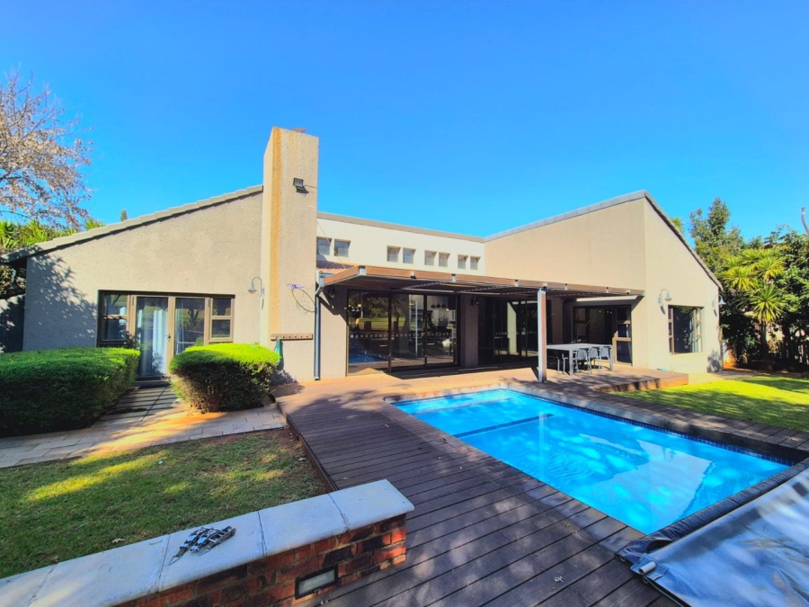5 Bedroom Property for Sale in Woodhill Estate Gauteng