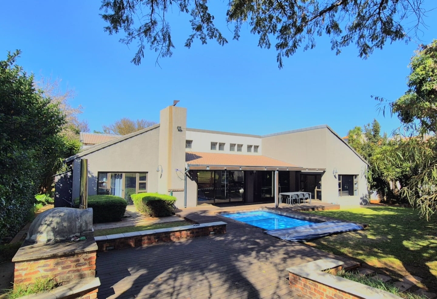 5 Bedroom Property for Sale in Woodhill Estate Gauteng