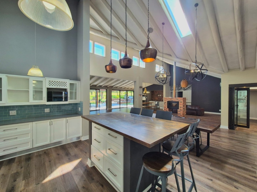 5 Bedroom Property for Sale in Woodhill Estate Gauteng