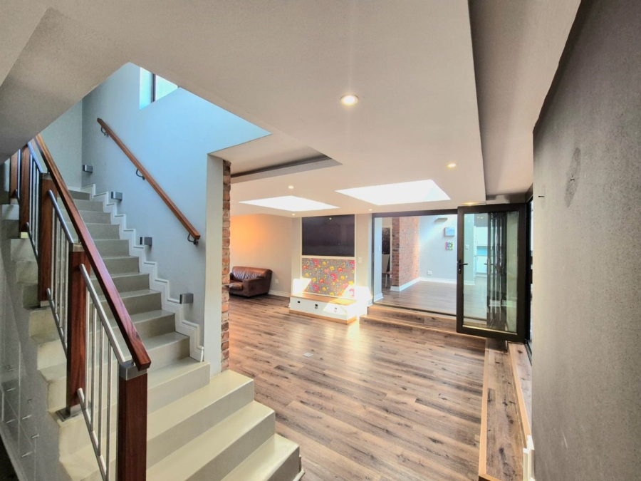5 Bedroom Property for Sale in Woodhill Estate Gauteng