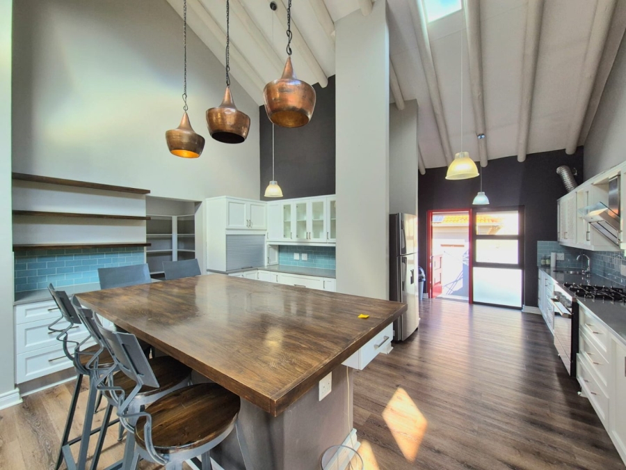 5 Bedroom Property for Sale in Woodhill Estate Gauteng
