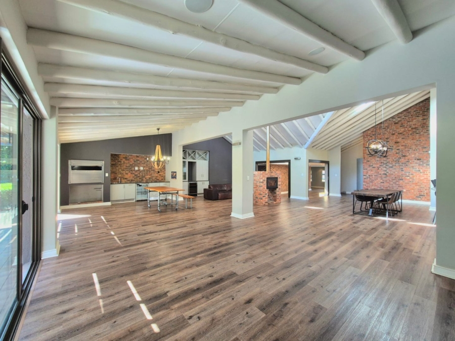 5 Bedroom Property for Sale in Woodhill Estate Gauteng