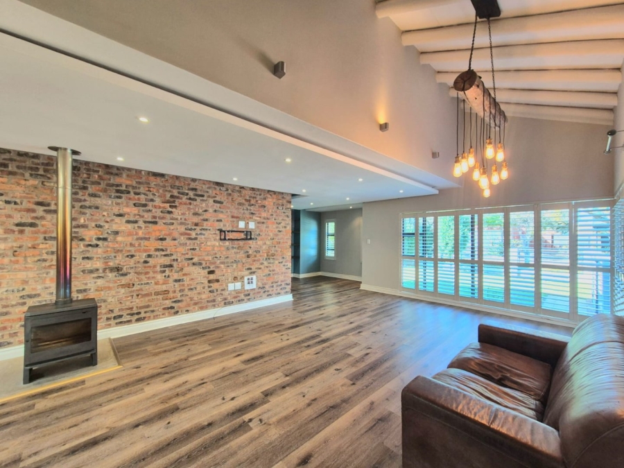 5 Bedroom Property for Sale in Woodhill Estate Gauteng