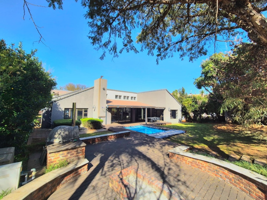 5 Bedroom Property for Sale in Woodhill Estate Gauteng