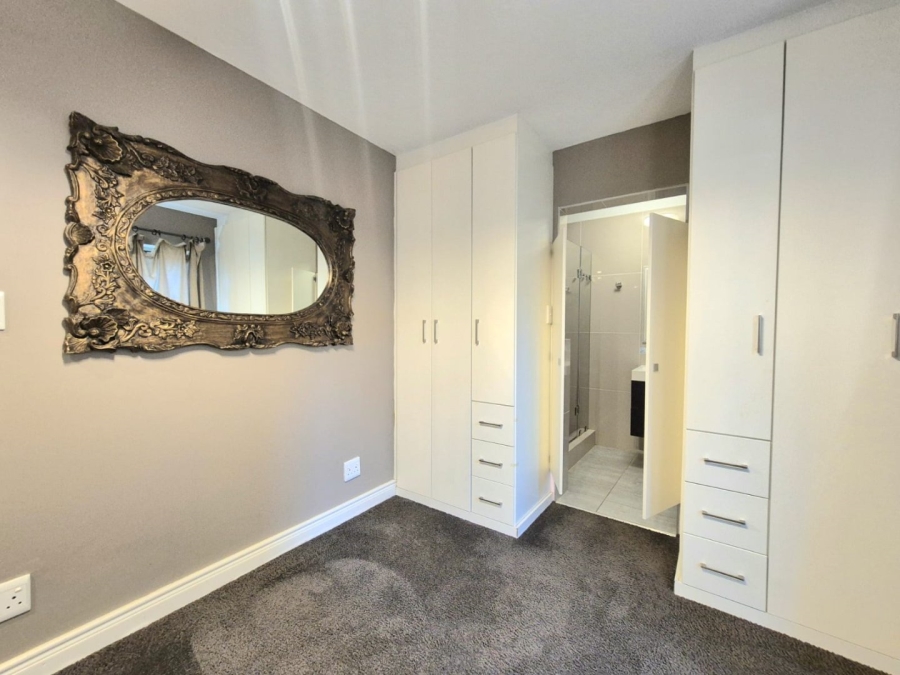 5 Bedroom Property for Sale in Woodhill Estate Gauteng