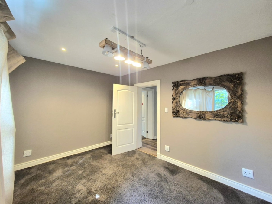 5 Bedroom Property for Sale in Woodhill Estate Gauteng