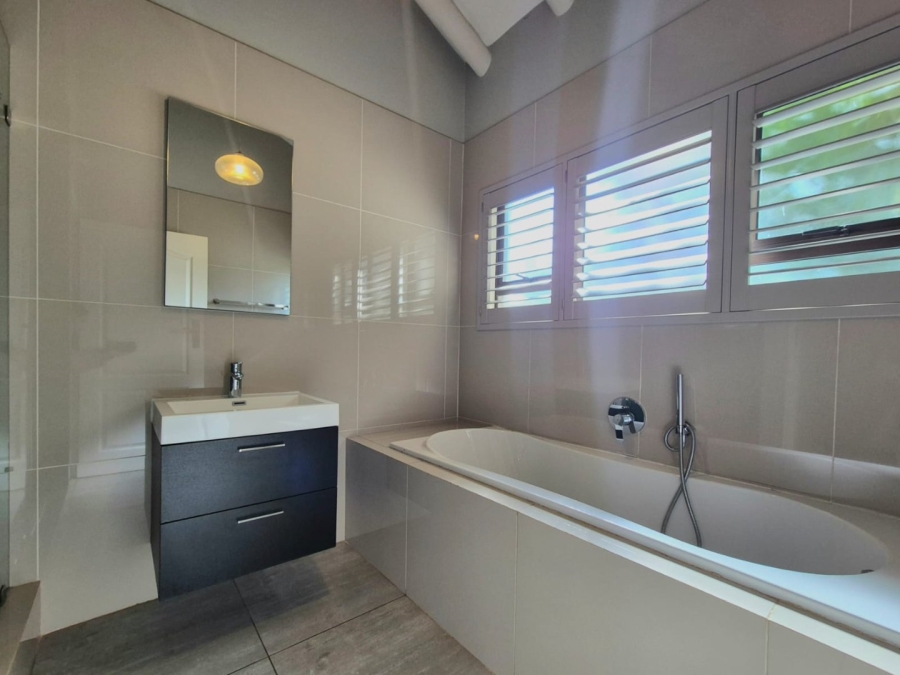 5 Bedroom Property for Sale in Woodhill Estate Gauteng