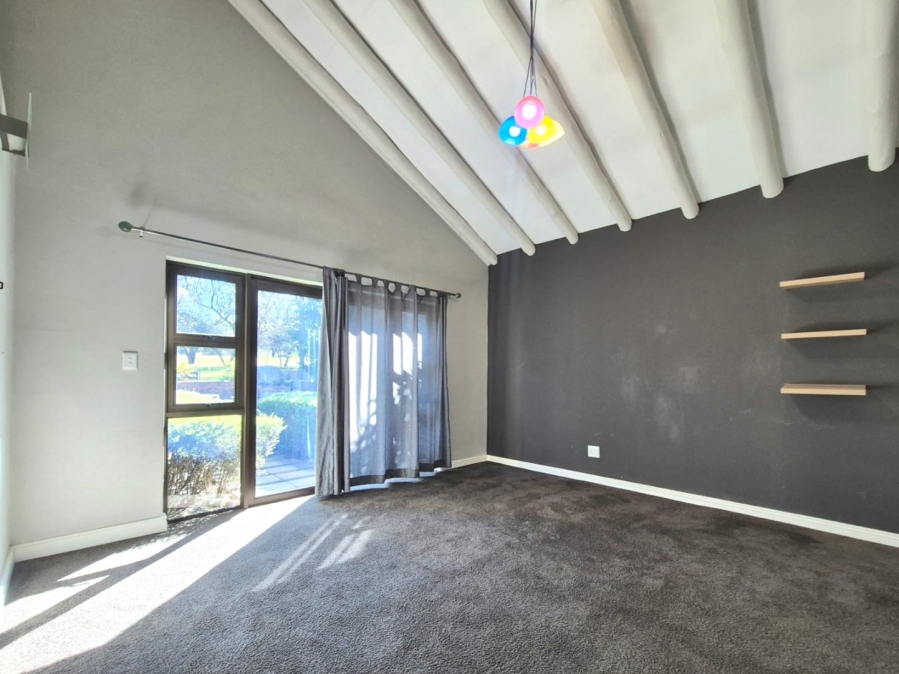 5 Bedroom Property for Sale in Woodhill Estate Gauteng