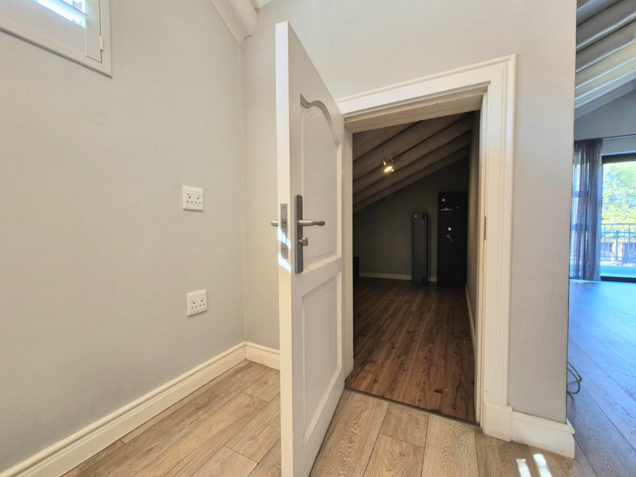 5 Bedroom Property for Sale in Woodhill Estate Gauteng