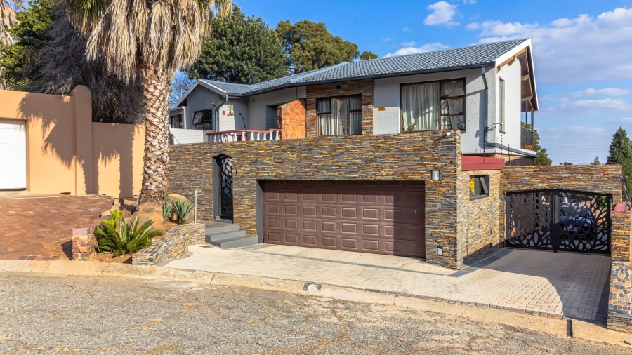 4 Bedroom Property for Sale in Glenvista Gauteng