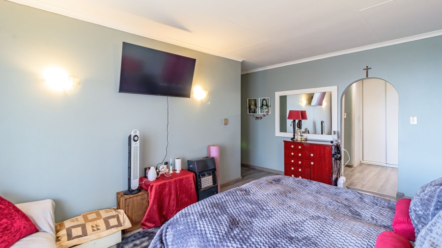 4 Bedroom Property for Sale in Glenvista Gauteng