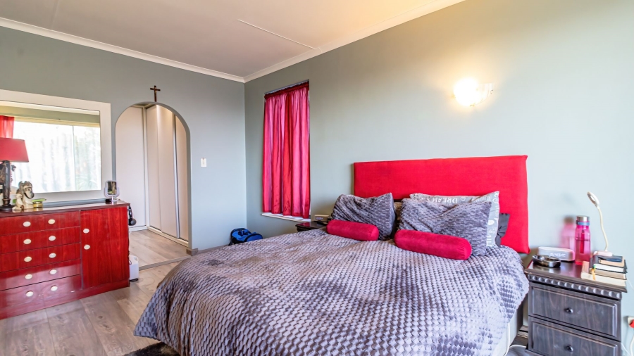 4 Bedroom Property for Sale in Glenvista Gauteng