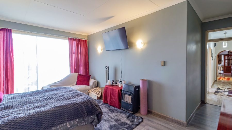 4 Bedroom Property for Sale in Glenvista Gauteng