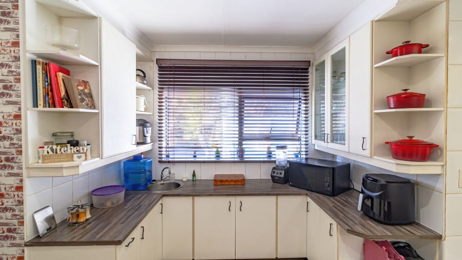 4 Bedroom Property for Sale in Glenvista Gauteng