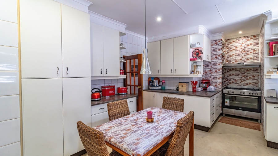 4 Bedroom Property for Sale in Glenvista Gauteng